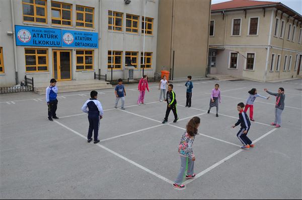 Okul Bahcesine Belediyeden Cizgi Calismasi Bilecik Haber