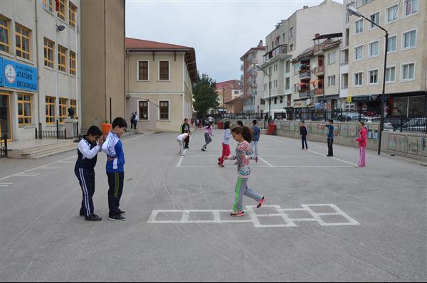 Okul Bahcesine Belediyeden Cizgi Calismasi Bilecik Haber